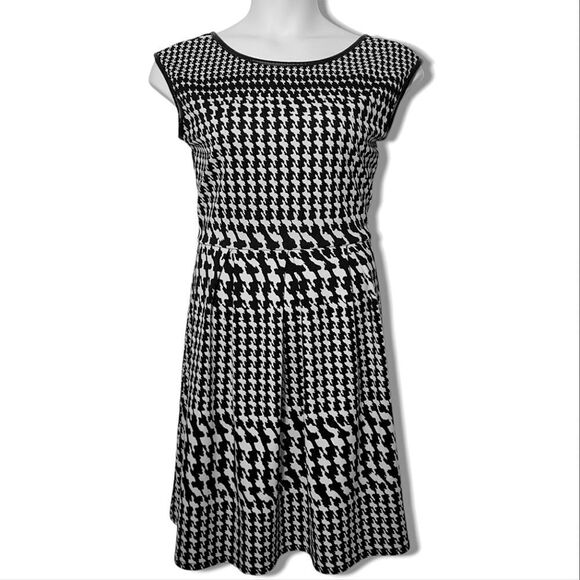 Tiana B. Houndstooth Black & White Pleated Sleeveless Leather Trim Dress - Picture 4 of 10